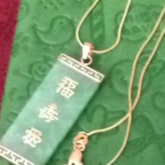 14k gold jade necklace. - Picture 5 of 9